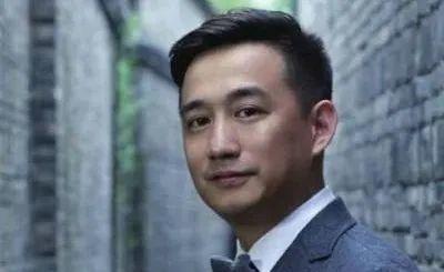 娱乐君吃瓜黄磊是谁啊,黄磊背后的故事与争议  第1张